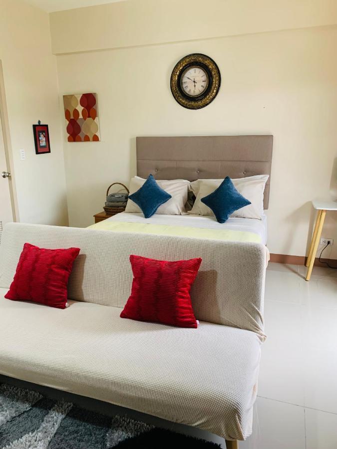 One Palm Tree Villas Condominium - Studio 2Nd Fl With Balcony - Across Terminal 3 Airport Pasay Exteriér fotografie