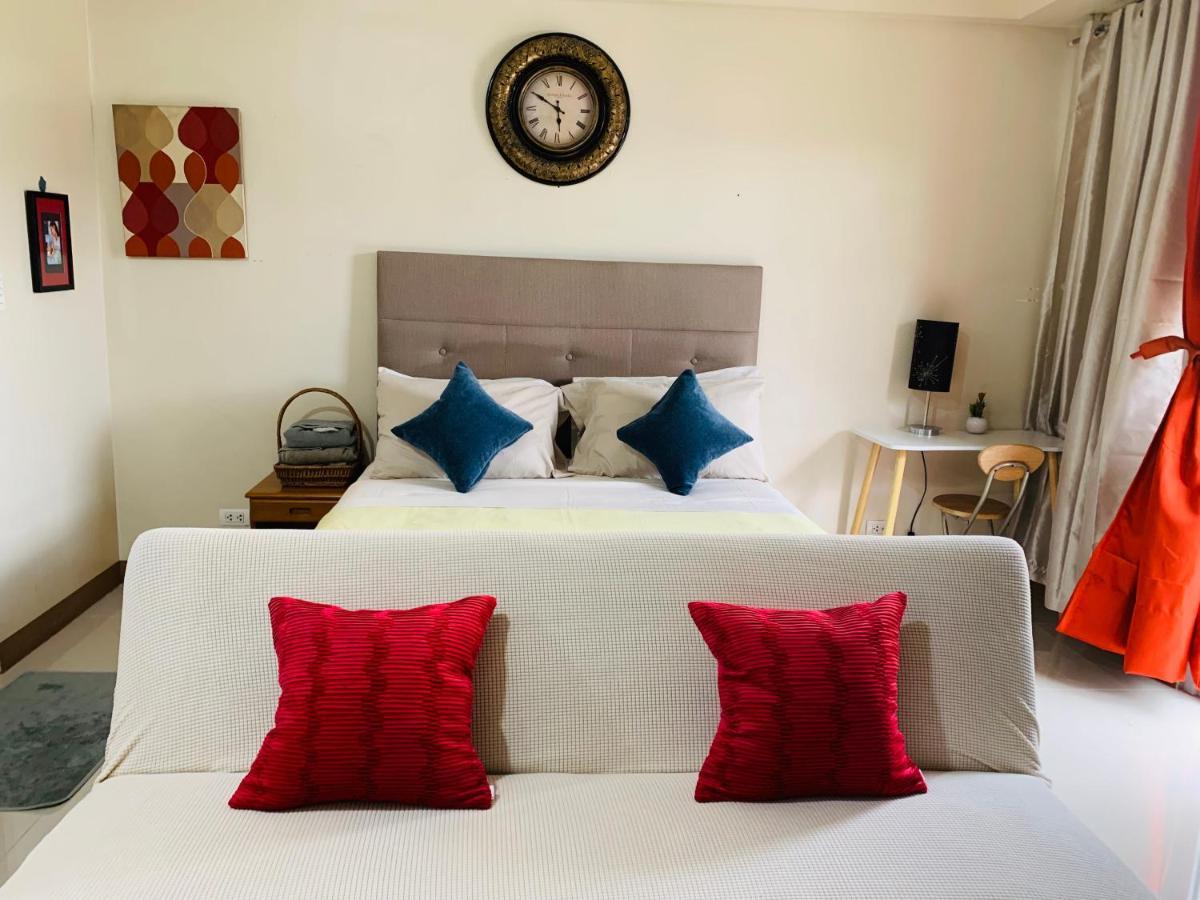 One Palm Tree Villas Condominium - Studio 2Nd Fl With Balcony - Across Terminal 3 Airport Pasay Exteriér fotografie