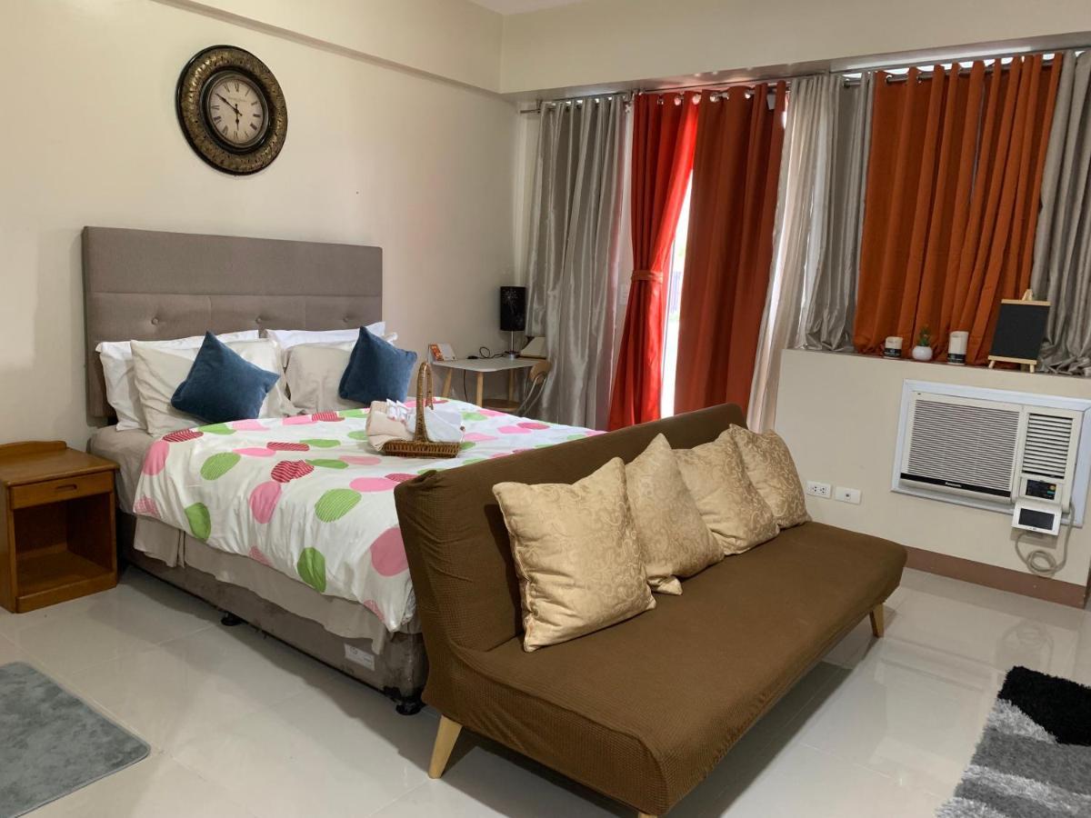 One Palm Tree Villas Condominium - Studio 2Nd Fl With Balcony - Across Terminal 3 Airport Pasay Exteriér fotografie