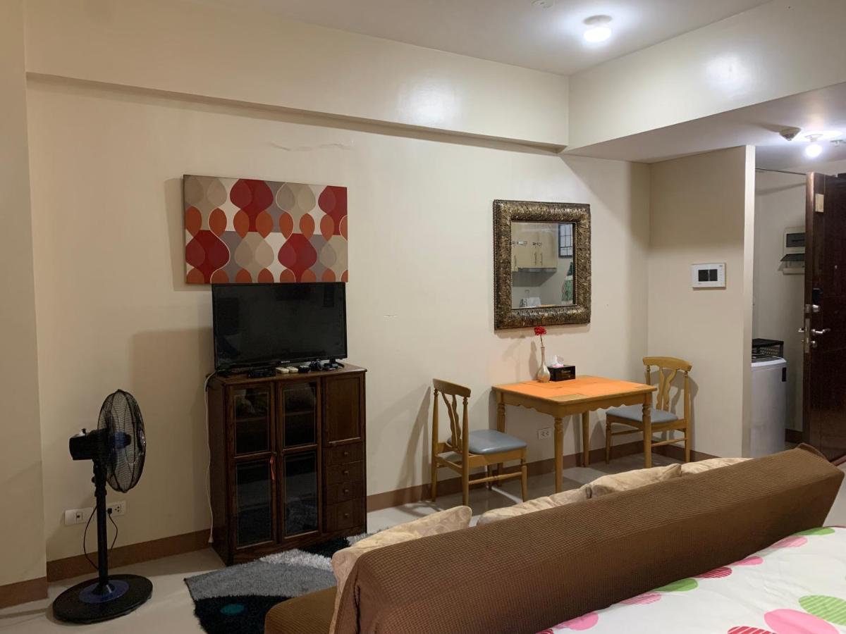 One Palm Tree Villas Condominium - Studio 2Nd Fl With Balcony - Across Terminal 3 Airport Pasay Exteriér fotografie