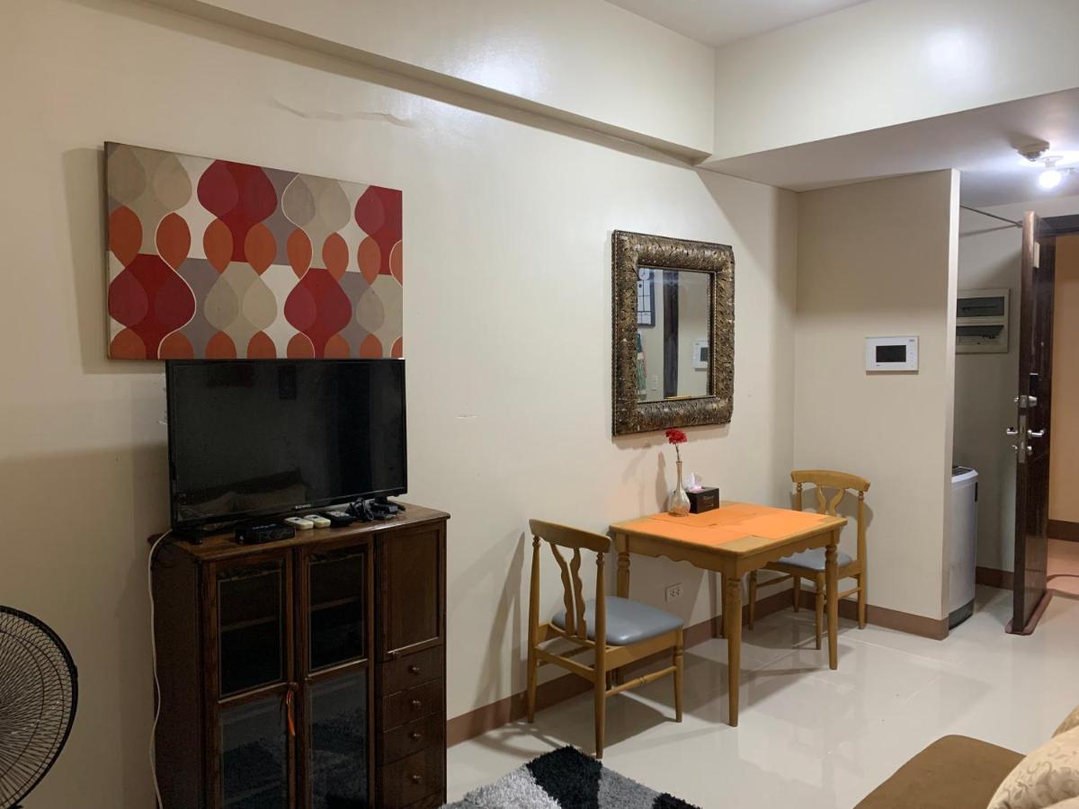 One Palm Tree Villas Condominium - Studio 2Nd Fl With Balcony - Across Terminal 3 Airport Pasay Exteriér fotografie