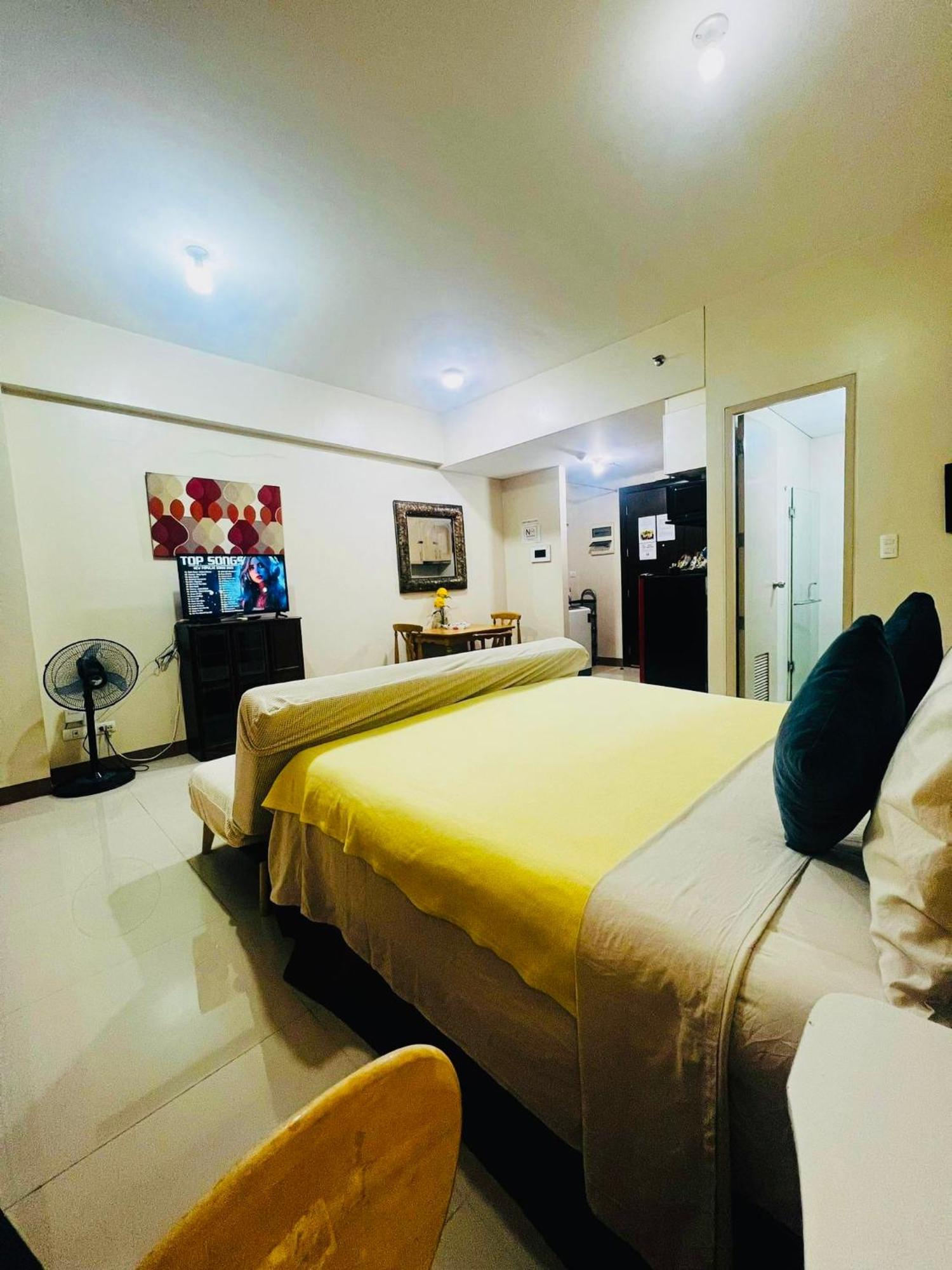 One Palm Tree Villas Condominium - Studio 2Nd Fl With Balcony - Across Terminal 3 Airport Pasay Exteriér fotografie
