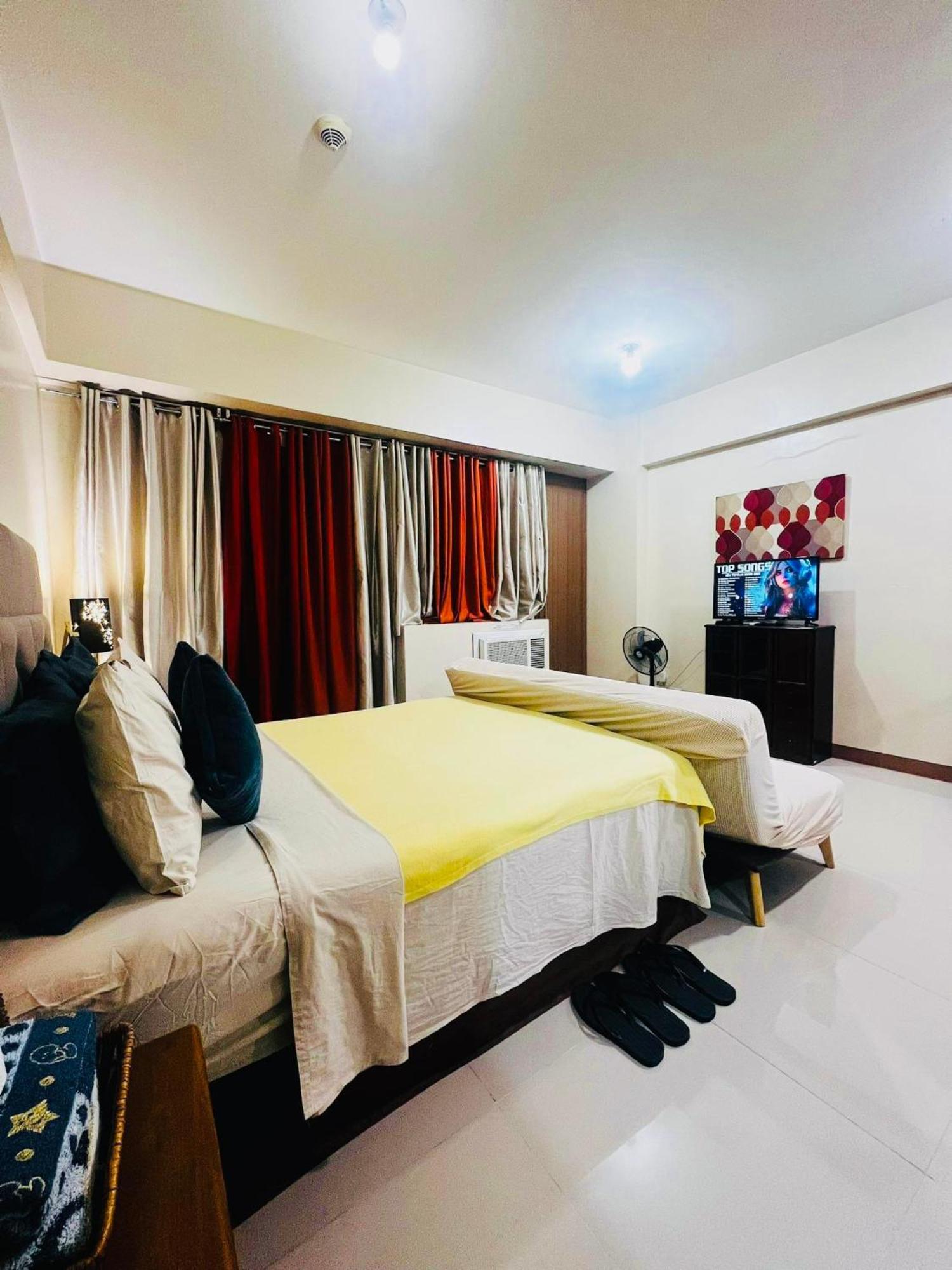 One Palm Tree Villas Condominium - Studio 2Nd Fl With Balcony - Across Terminal 3 Airport Pasay Exteriér fotografie