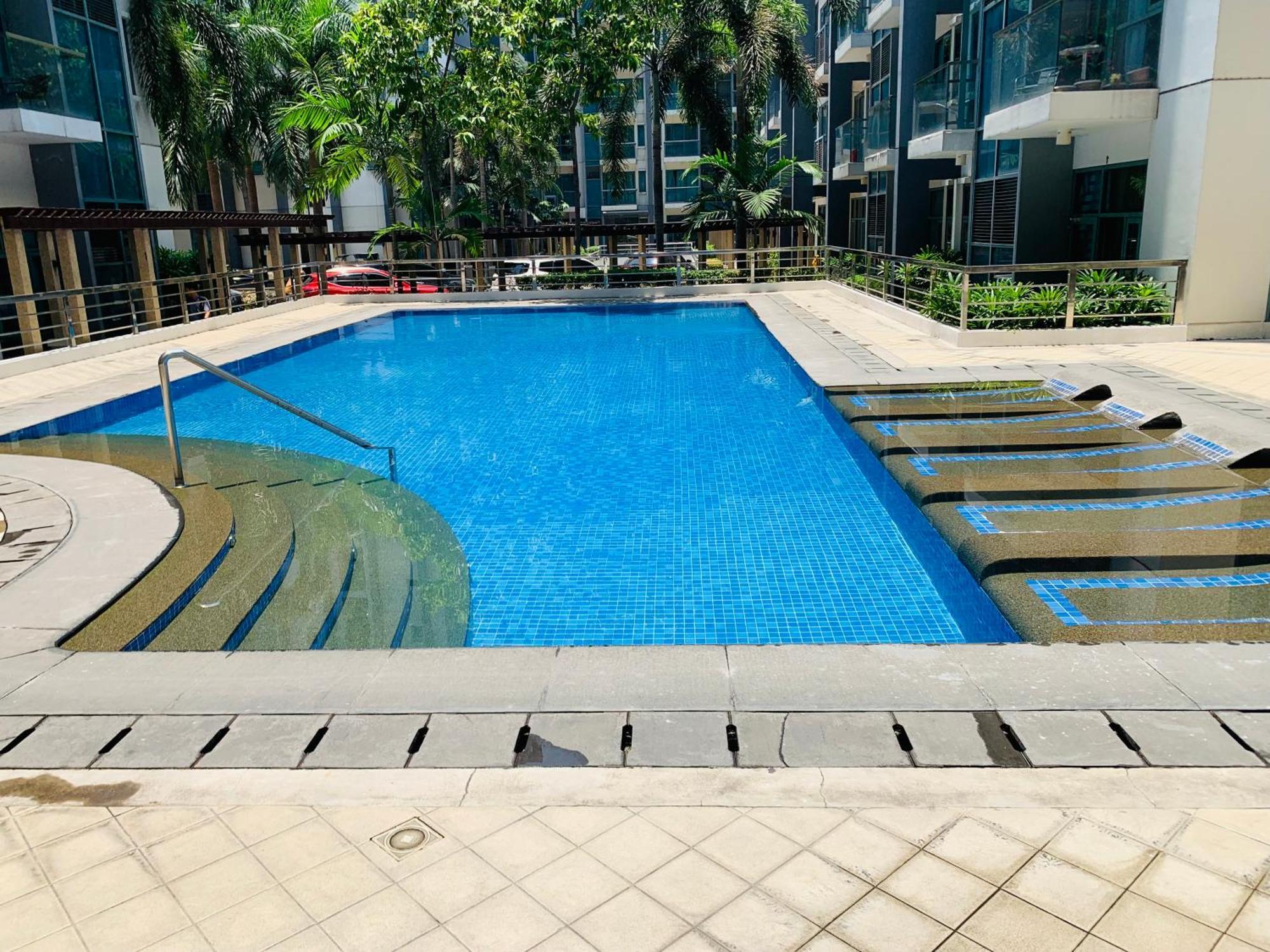 One Palm Tree Villas Condominium - Studio 2Nd Fl With Balcony - Across Terminal 3 Airport Pasay Exteriér fotografie