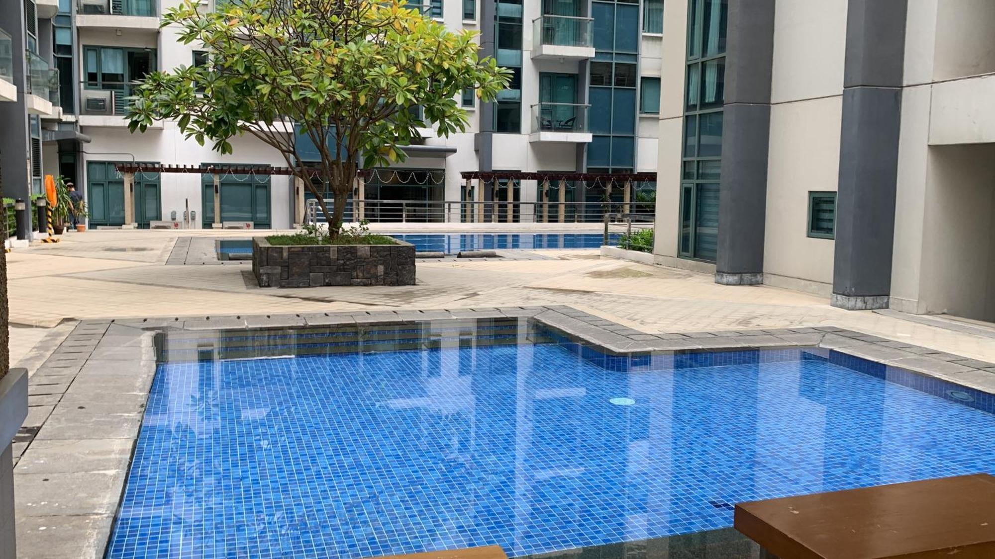 One Palm Tree Villas Condominium - Studio 2Nd Fl With Balcony - Across Terminal 3 Airport Pasay Exteriér fotografie