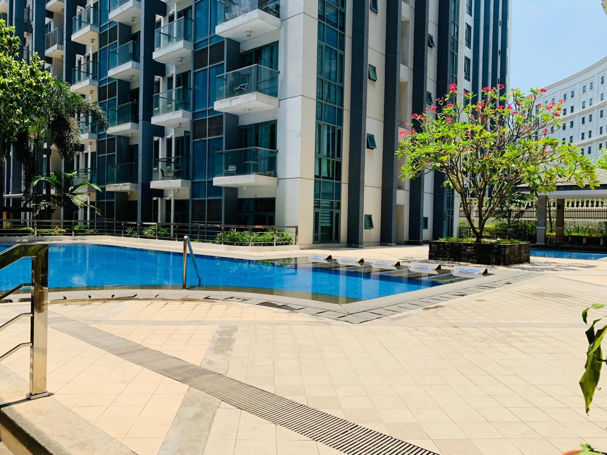 One Palm Tree Villas Condominium - Studio 2Nd Fl With Balcony - Across Terminal 3 Airport Pasay Exteriér fotografie
