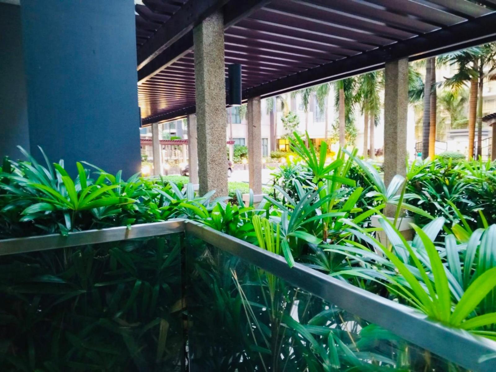 One Palm Tree Villas Condominium - Studio 2Nd Fl With Balcony - Across Terminal 3 Airport Pasay Exteriér fotografie