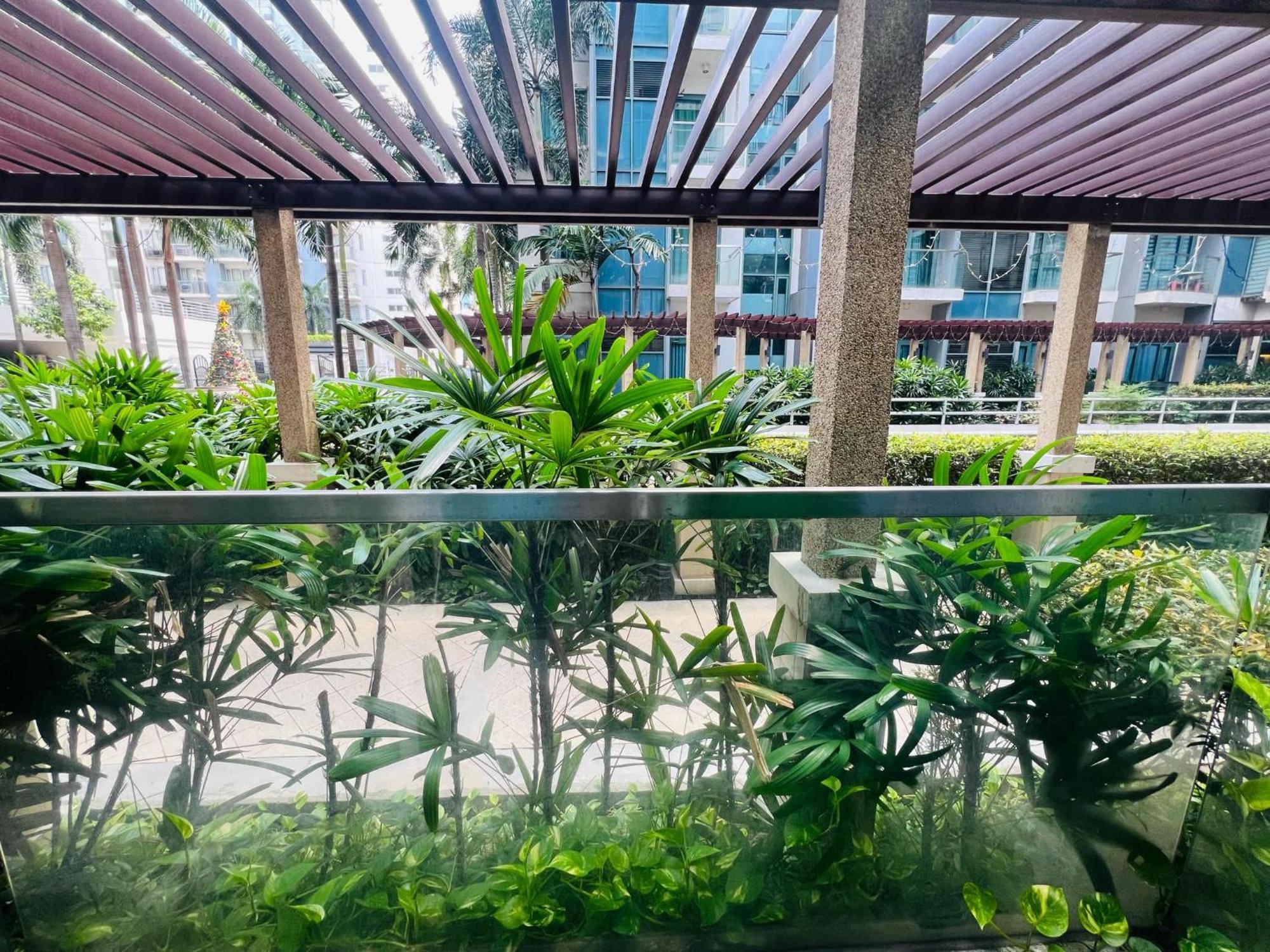 One Palm Tree Villas Condominium - Studio 2Nd Fl With Balcony - Across Terminal 3 Airport Pasay Exteriér fotografie