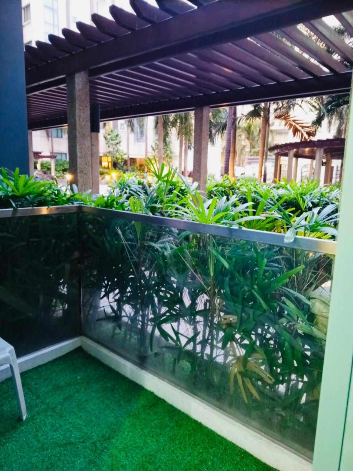 One Palm Tree Villas Condominium - Studio 2Nd Fl With Balcony - Across Terminal 3 Airport Pasay Exteriér fotografie