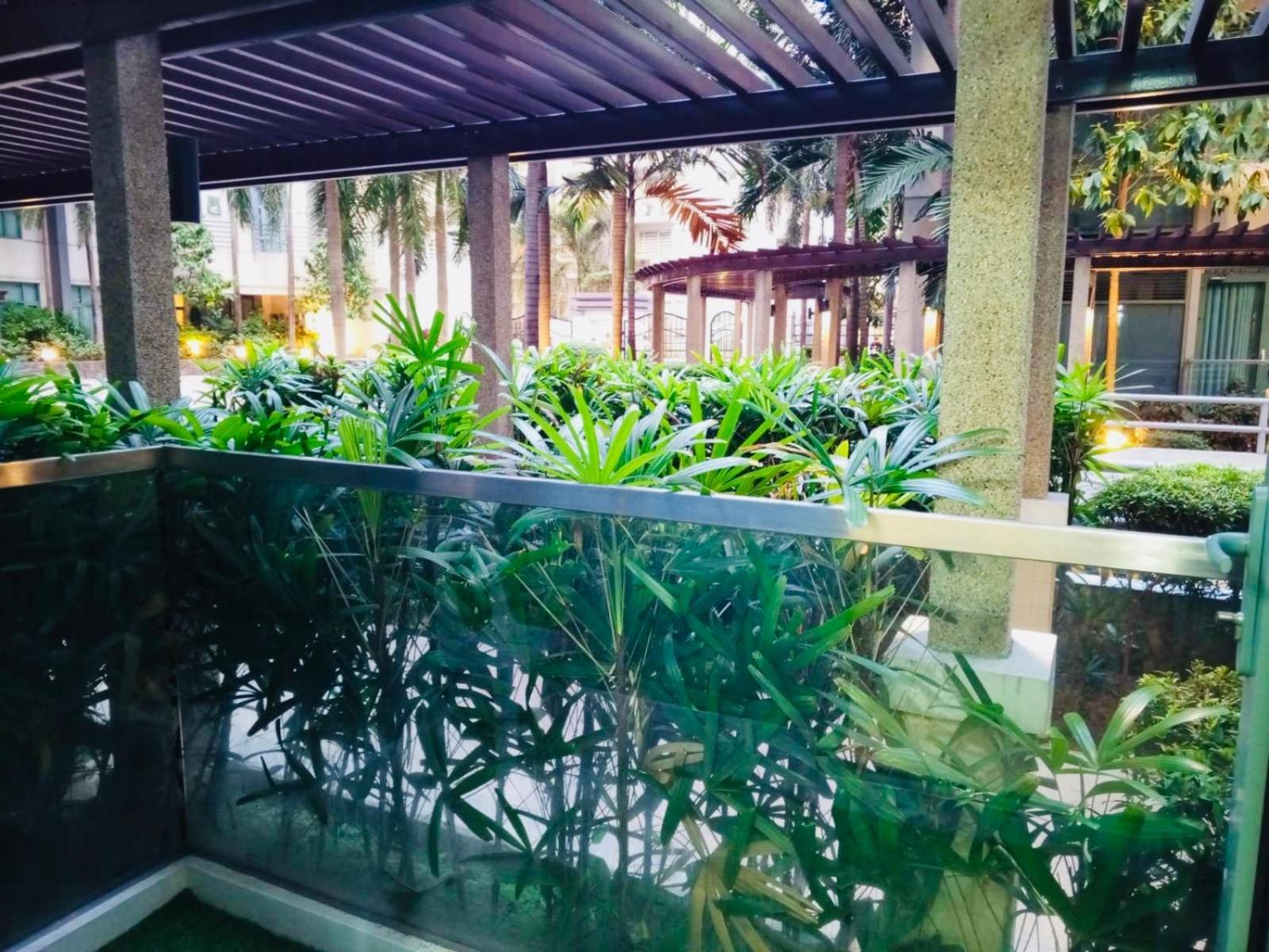 One Palm Tree Villas Condominium - Studio 2Nd Fl With Balcony - Across Terminal 3 Airport Pasay Exteriér fotografie