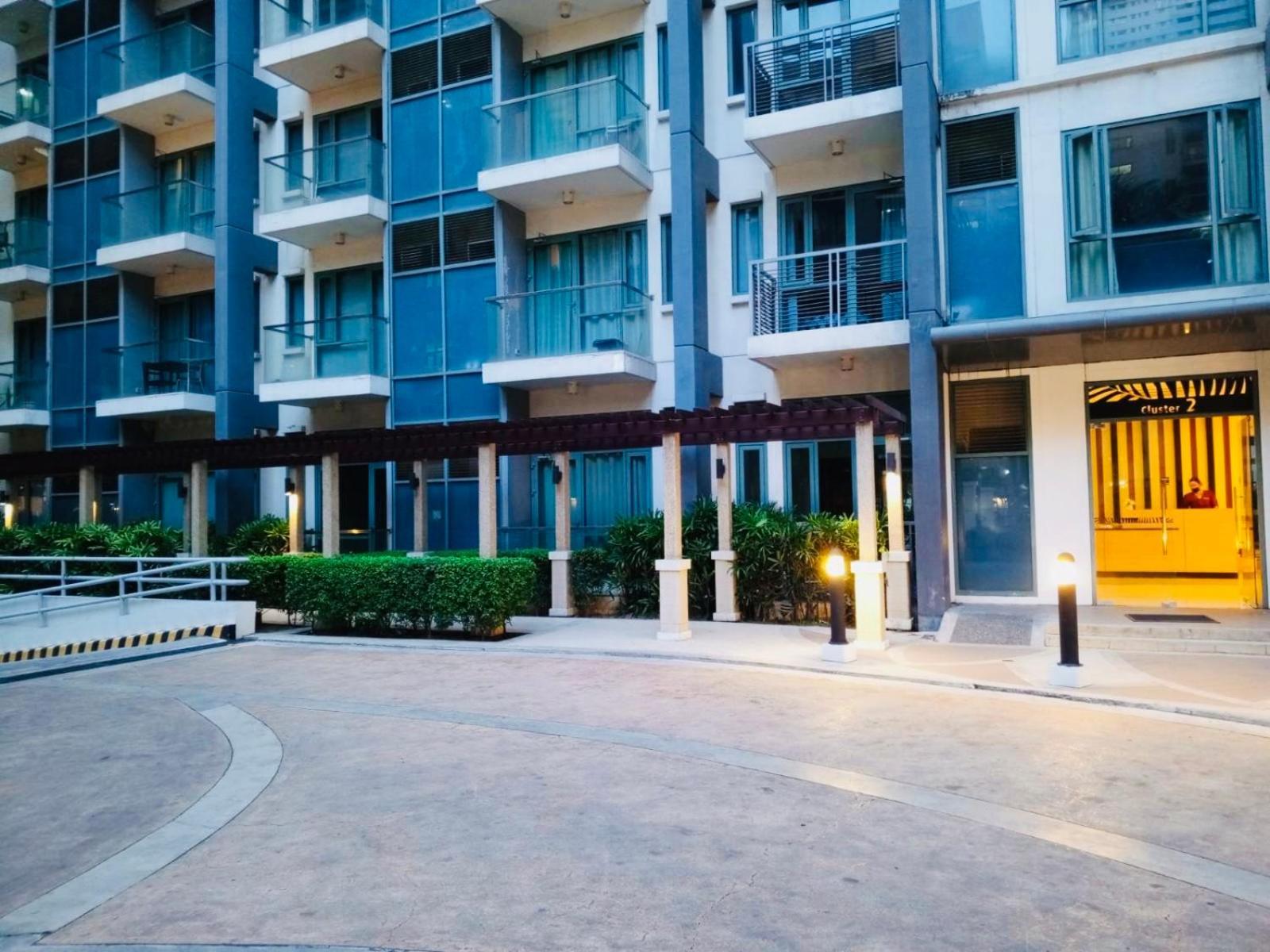 One Palm Tree Villas Condominium - Studio 2Nd Fl With Balcony - Across Terminal 3 Airport Pasay Exteriér fotografie