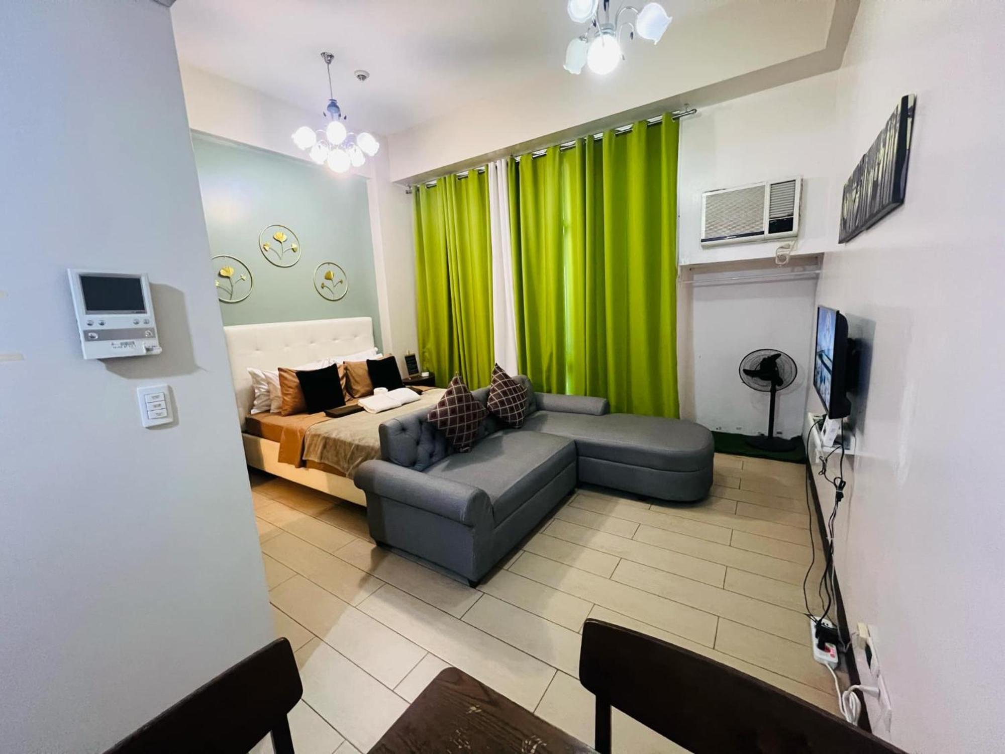 One Palm Tree Villas Condominium - Studio 2Nd Fl With Balcony - Across Terminal 3 Airport Pasay Exteriér fotografie