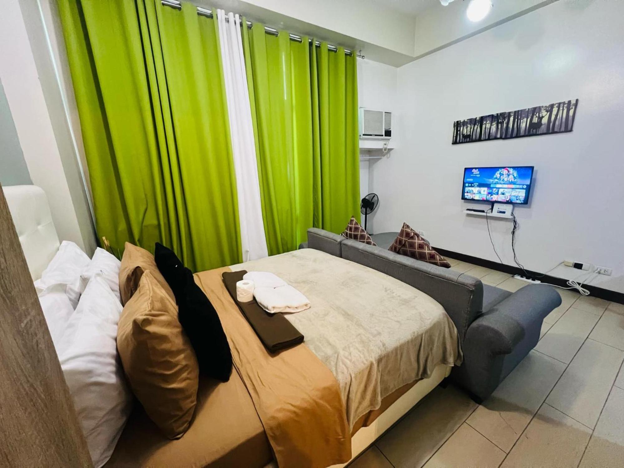 One Palm Tree Villas Condominium - Studio 2Nd Fl With Balcony - Across Terminal 3 Airport Pasay Exteriér fotografie