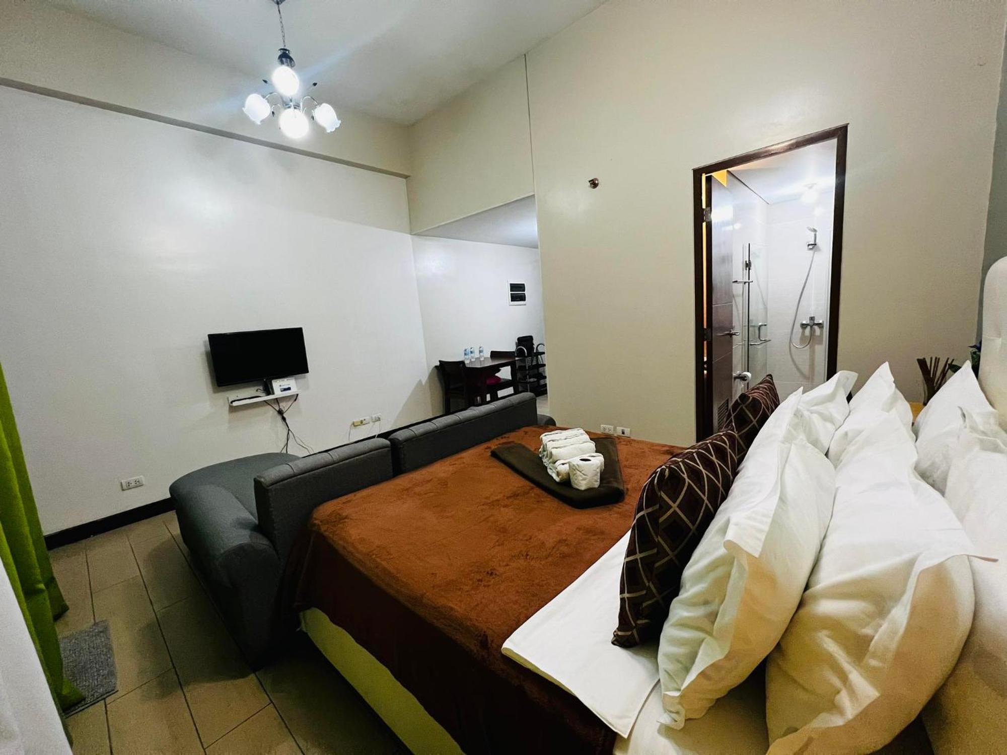 One Palm Tree Villas Condominium - Studio 2Nd Fl With Balcony - Across Terminal 3 Airport Pasay Exteriér fotografie