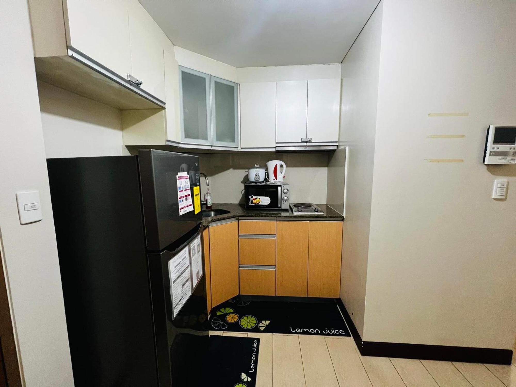 One Palm Tree Villas Condominium - Studio 2Nd Fl With Balcony - Across Terminal 3 Airport Pasay Exteriér fotografie