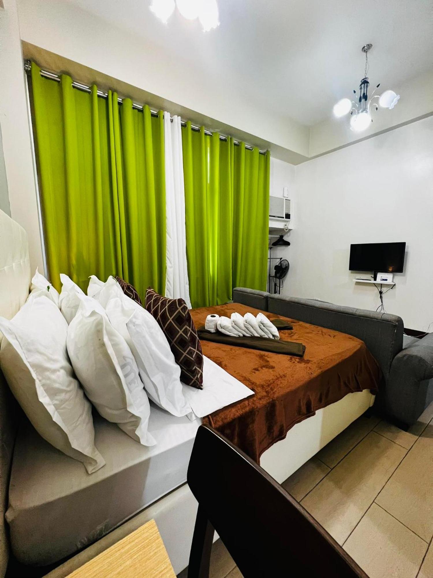 One Palm Tree Villas Condominium - Studio 2Nd Fl With Balcony - Across Terminal 3 Airport Pasay Exteriér fotografie