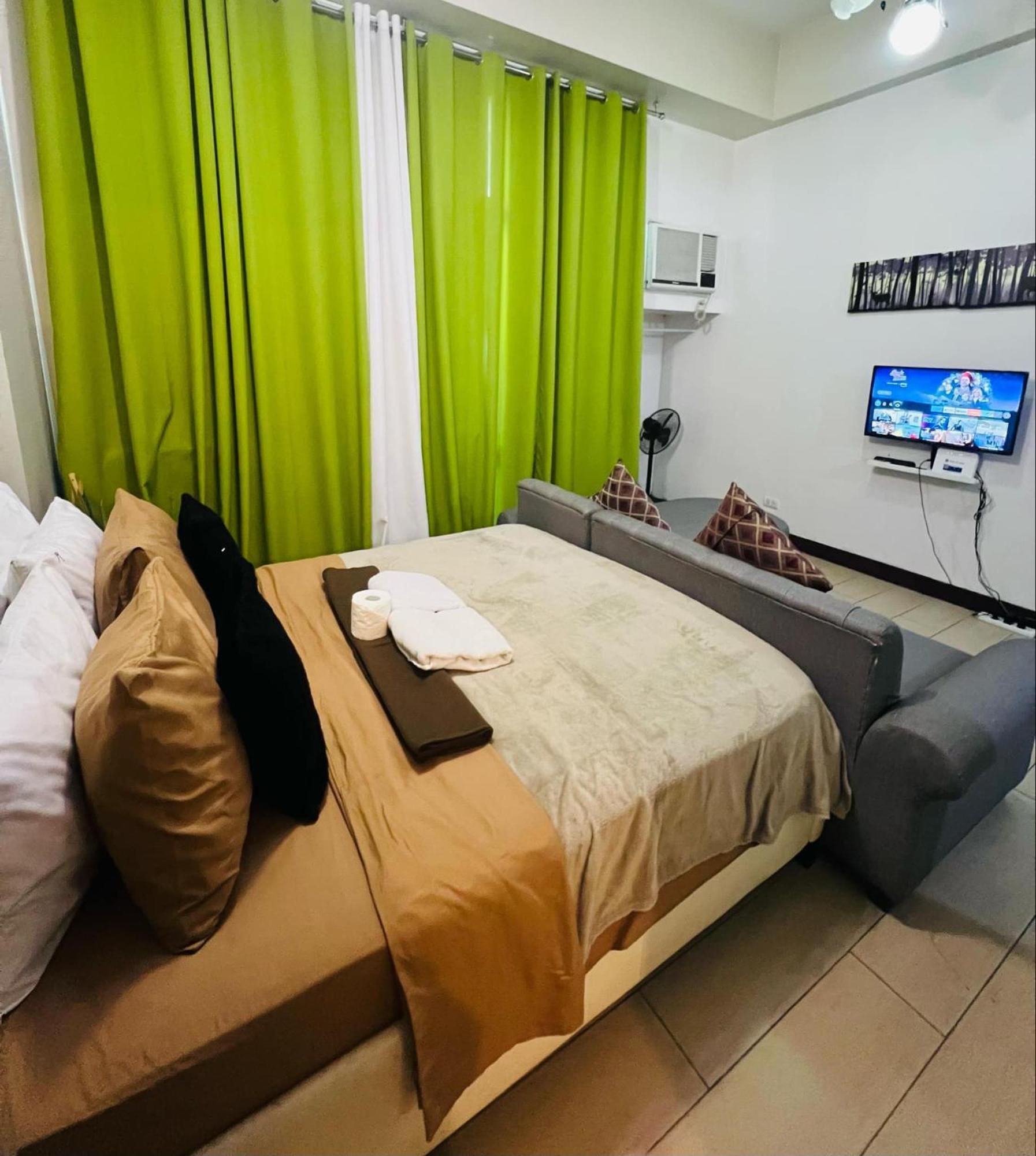 One Palm Tree Villas Condominium - Studio 2Nd Fl With Balcony - Across Terminal 3 Airport Pasay Exteriér fotografie