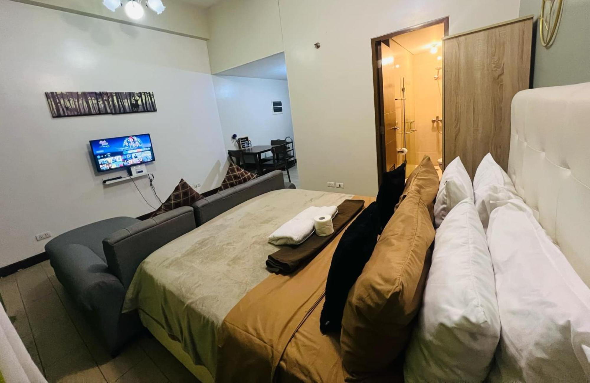 One Palm Tree Villas Condominium - Studio 2Nd Fl With Balcony - Across Terminal 3 Airport Pasay Exteriér fotografie