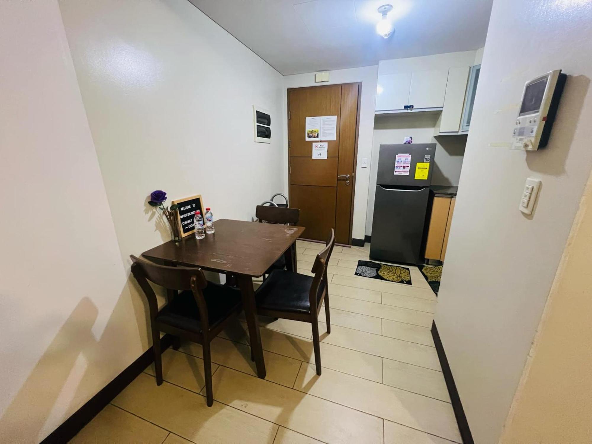 One Palm Tree Villas Condominium - Studio 2Nd Fl With Balcony - Across Terminal 3 Airport Pasay Exteriér fotografie
