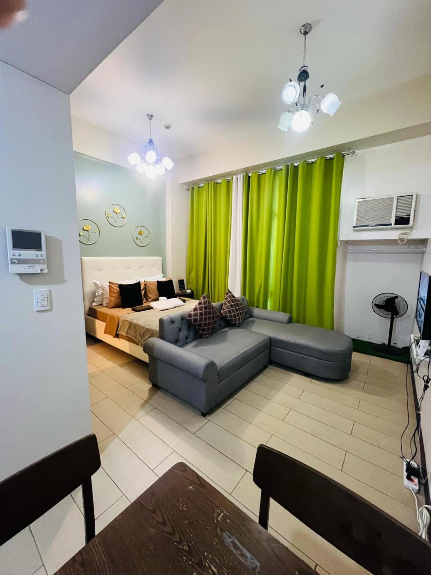 One Palm Tree Villas Condominium - Studio 2Nd Fl With Balcony - Across Terminal 3 Airport Pasay Exteriér fotografie